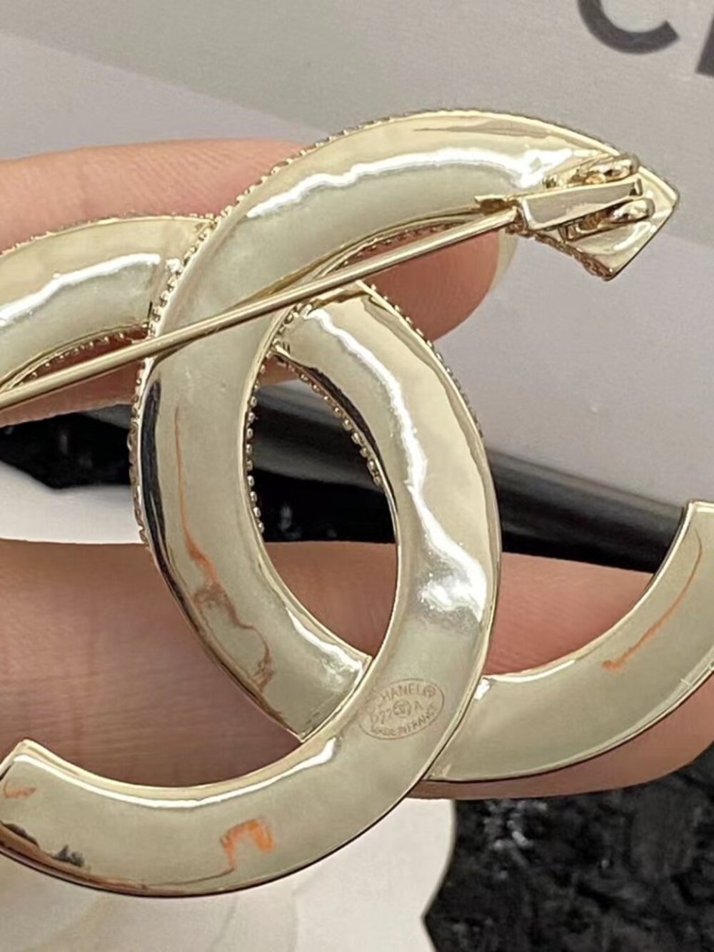 💕Chanel Half-Diamond Large Double-C Brooch - Picture 8 of 10